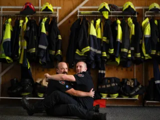 Invercargill Duo's Cheesy Photos Aim to Boost Charity Fundraising