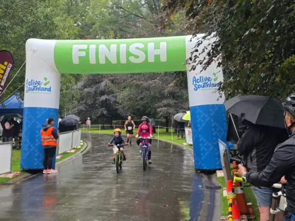 Rain Fails To Dampen Surf To City