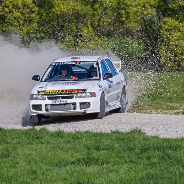 Graves Drives Southland Rally for Late Mate