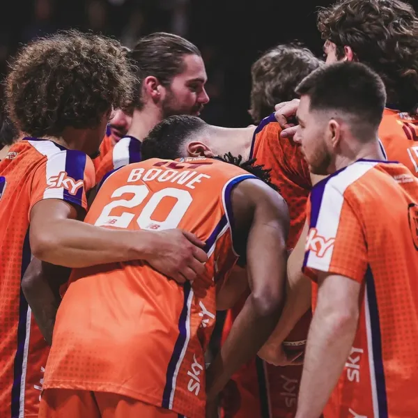 Sharks Grind Past Giants in NBL Thriller