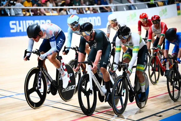Tom Sexton leads the elimination race with George Jackson and Keegan Hornblow swap in the men’s two-rider madison race at the UCI Track World Championships in Shanghai.