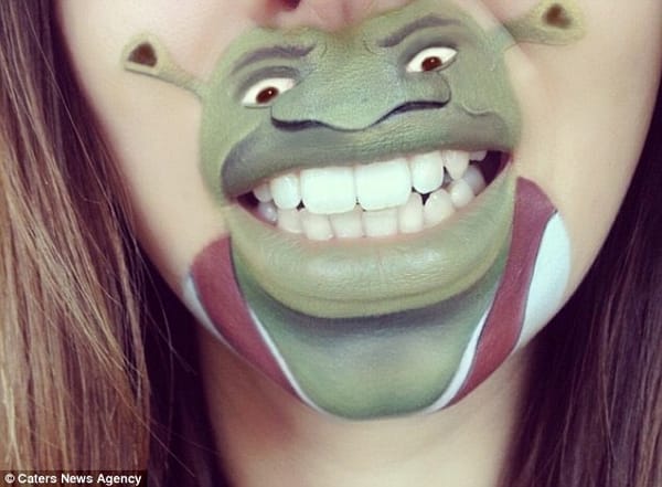Make-up artist creates cartoon characters on her CHIN
