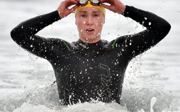 Hannah Morgan Crosses Foveaux Strait 8h 43m