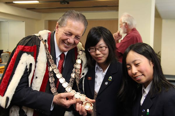 Kumagaya High Schools Meet Mayor & Councillors